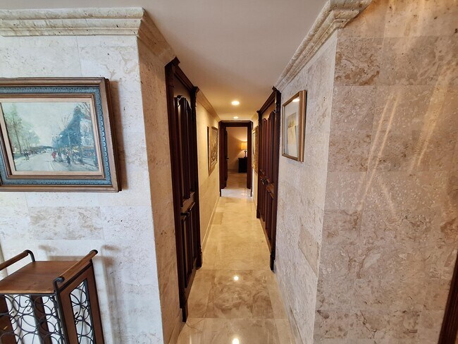 Building Photo - 3400 N Ocean Dr