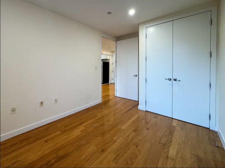 Building Photo - 924 Metropolitan Ave