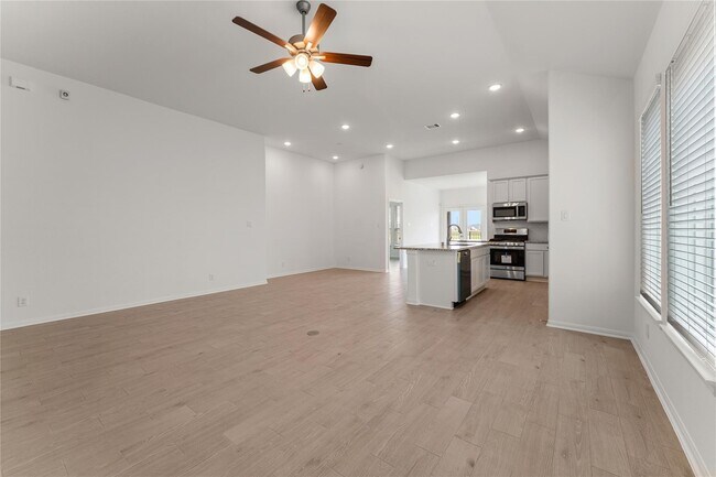 Building Photo - 570 Long Beach Bay Dr