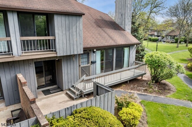 Building Photo - 257 Gemini Dr