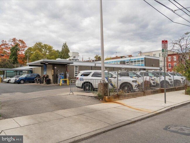 Building Photo - 1723 Willington St