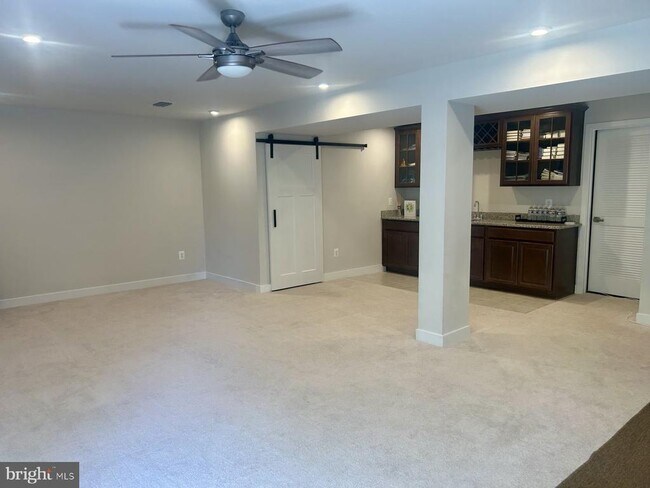 Building Photo - 105 Cabbage White Dr