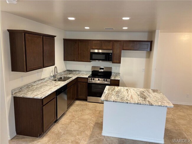 Building Photo - 981 Calumet Ave