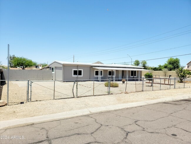 Building Photo - 2749 E Beardsley Rd