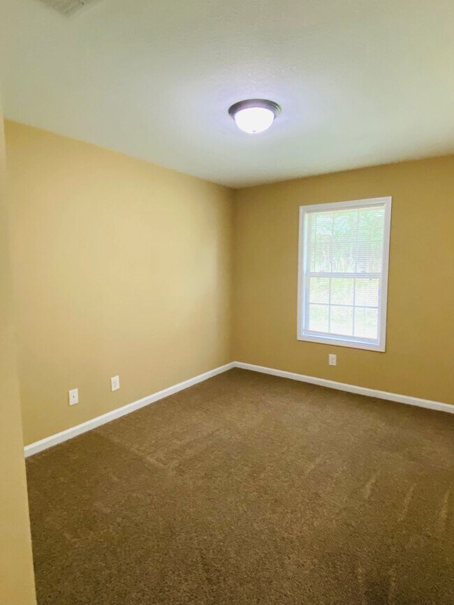 Building Photo - 1725 Thistlewood Dr