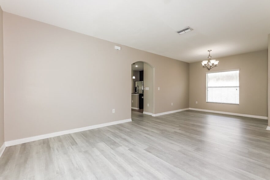 Building Photo - 10525 Summer Azure Dr