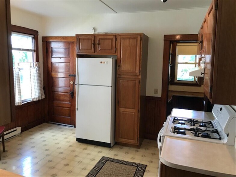 Building Photo - 7 Myrick St