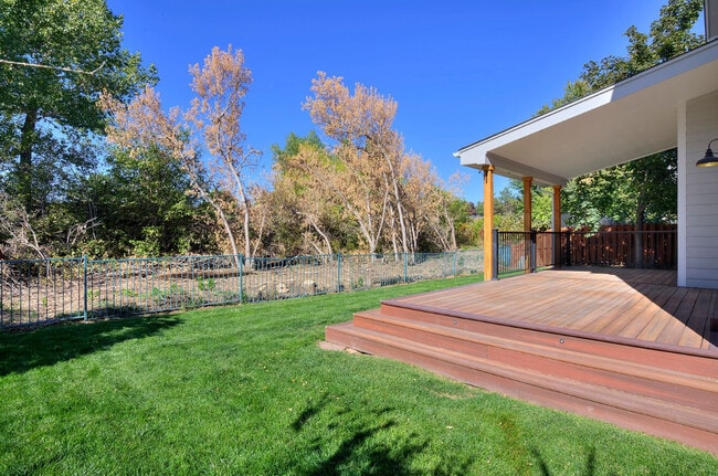 Building Photo - 7045 Pike Ct