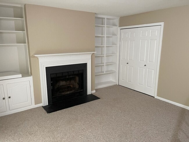 Building Photo - Updated, all brick 3 level townhouse pet friendly townhouse for rent!