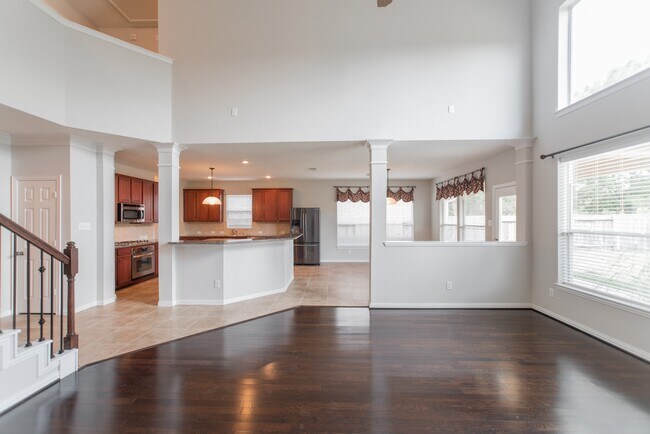 Building Photo - 9402 Empress Crossing Dr