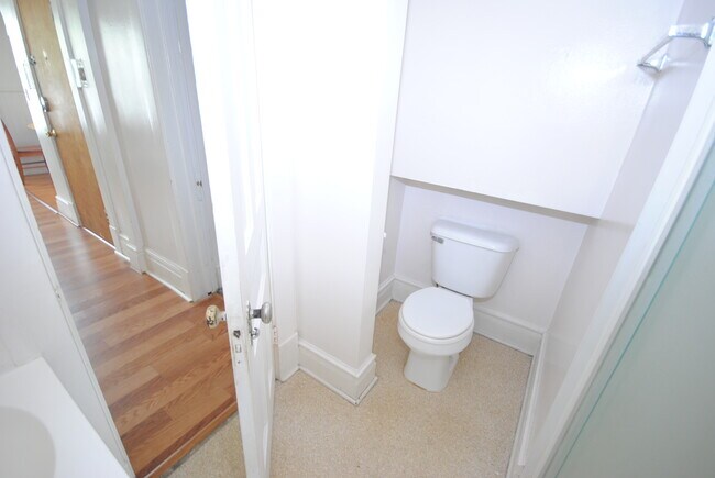 Building Photo - 1130 Oakland Ave