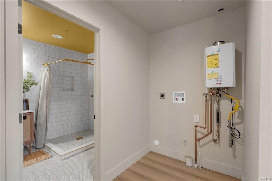 Stackable washer/dryer hookups - 1123 E Ocean Blvd