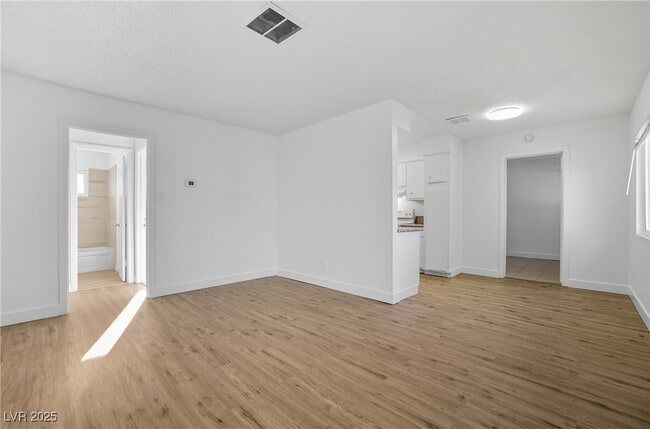Building Photo - 2505 Cedar Ave
