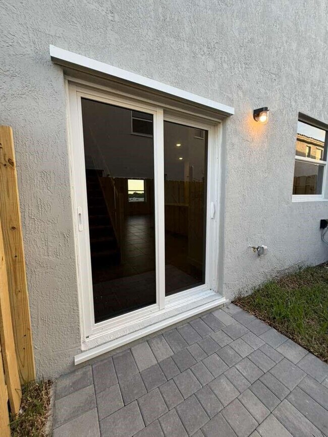 Building Photo - 1136 Ter