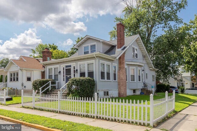 Building Photo - 674 JOHNSON