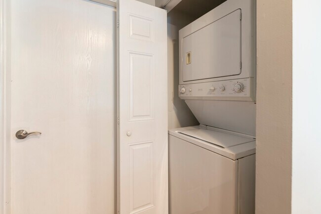 Building Photo - 43 Foxcroft Rd