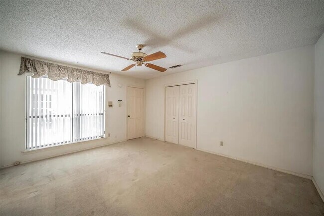 Building Photo - 2507 Radcliffe Dr