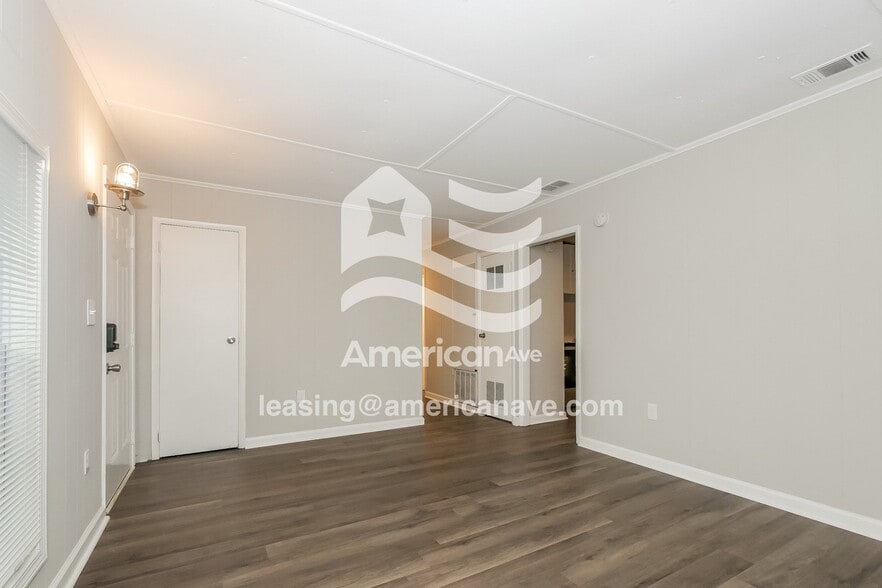 Building Photo - 129 Royal Ct