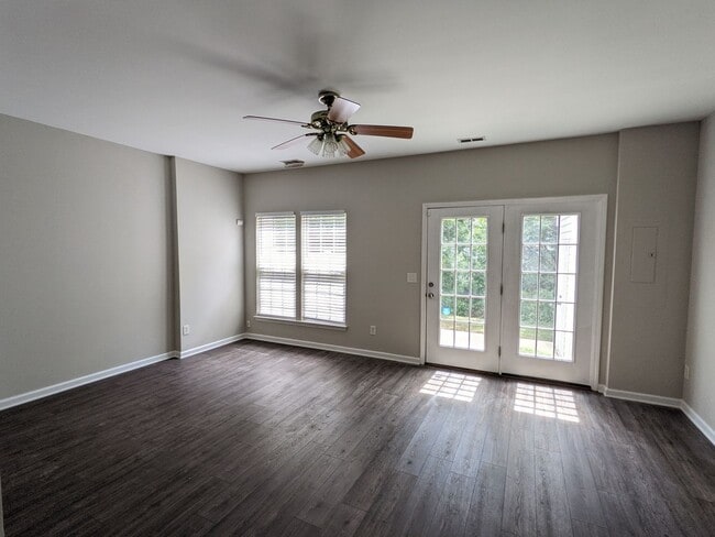 Building Photo - TOWNHOME IN SOUTHWEST MECKLENBURG/2 BR 2.5 BATH