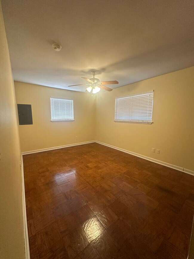Building Photo - 2524 Eagle Dr