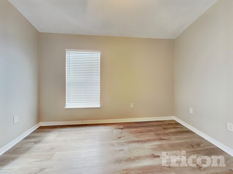 Building Photo - 10610 Opus Dr