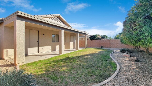 Building Photo - Great location near Bell Rd in Surprise! A...