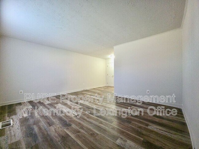 Building Photo - 164 Landings Dr