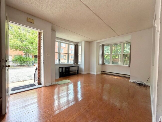 Building Photo - 26 Ellingwood St