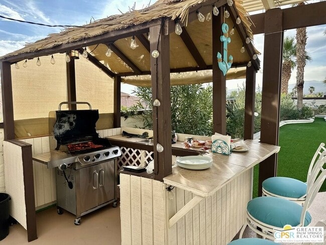 Building Photo - 9939 Vía Real