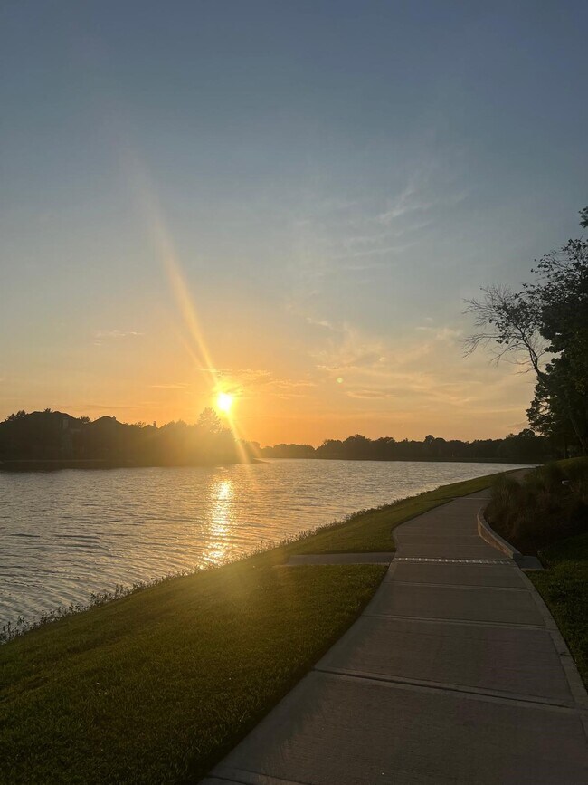 Building Photo - 4114 Fisher Lake Dr