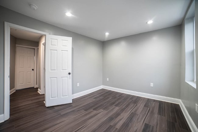Building Photo - 3218 Elmley Ave