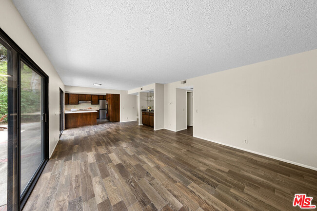 Building Photo - 780 Carriage Cir
