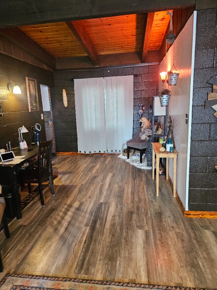 Building Photo - 1650 Jean St