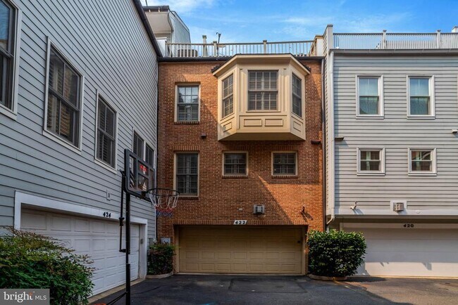 Building Photo - 422 Pendleton St
