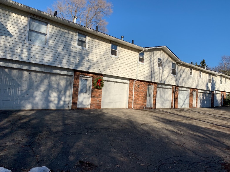 Building Photo - 1583 Highland Park Dr