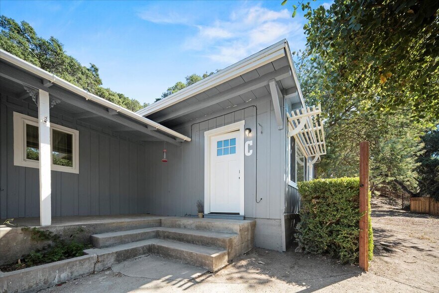 Primary Photo - 273 W Carmel Valley Rd