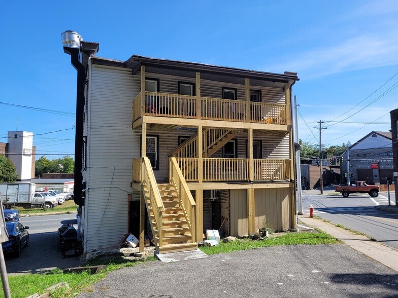 Building Photo - 366 North St