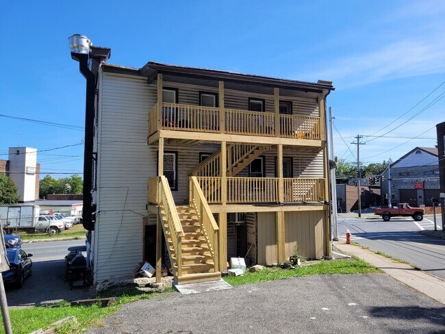 Building Photo - 366 North St