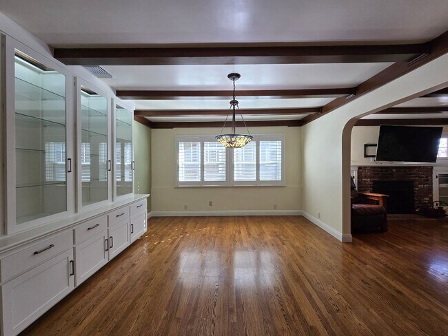 Building Photo - Updated Wood Streets home for Rent