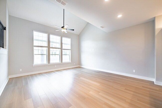 Building Photo - 10916 Brambling Wood Dr