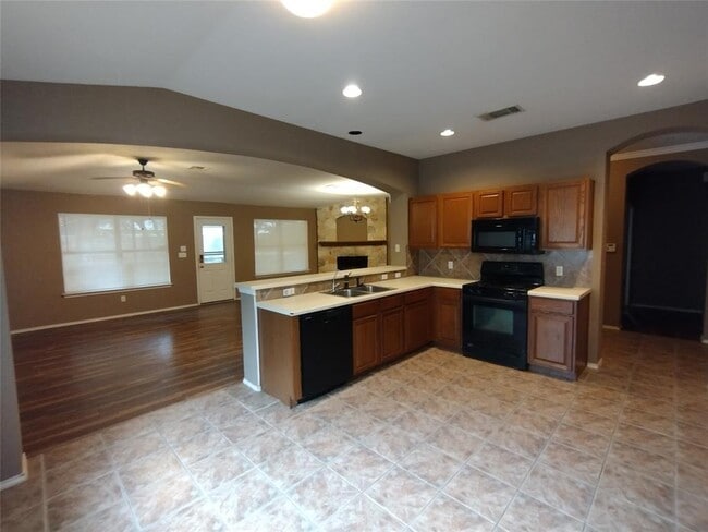 Building Photo - 136 Trinity Dr
