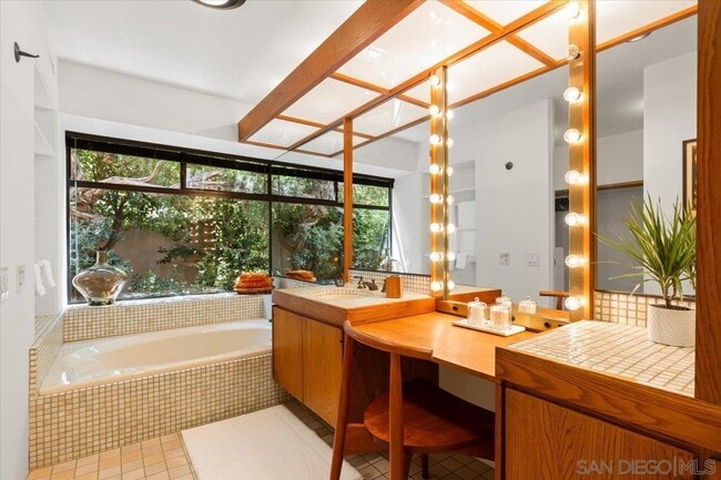 Building Photo - 8496 Westway Dr