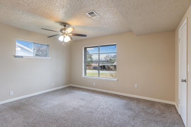 Building Photo - 400 N River Oaks Dr