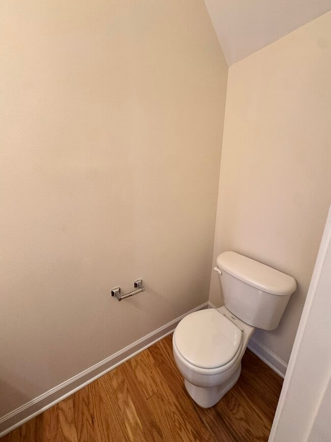 Building Photo - HUGE 3 Bed 3.5 Bath 3 Story Town Home, AVA...