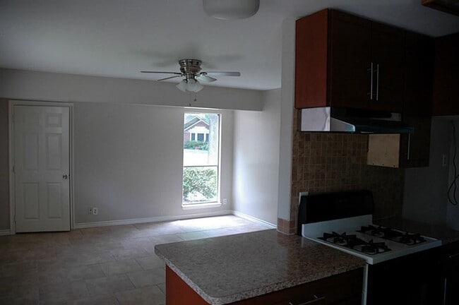 Building Photo - 7514 Romney Rd