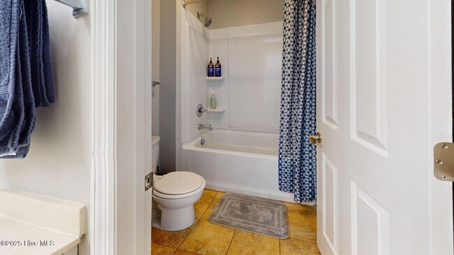 Building Photo - 704 Dover St