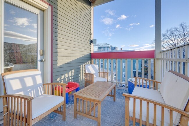 Building Photo - 41 Farragut Rd