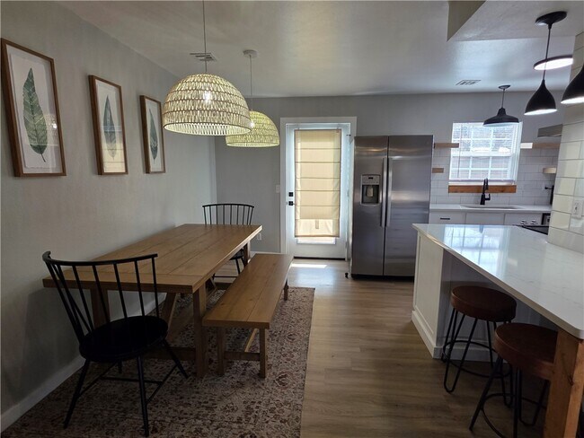 Building Photo - 2402 SE Jayel Terrace