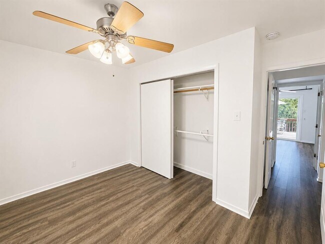 Building Photo - 2021 Bluebonnet Ln