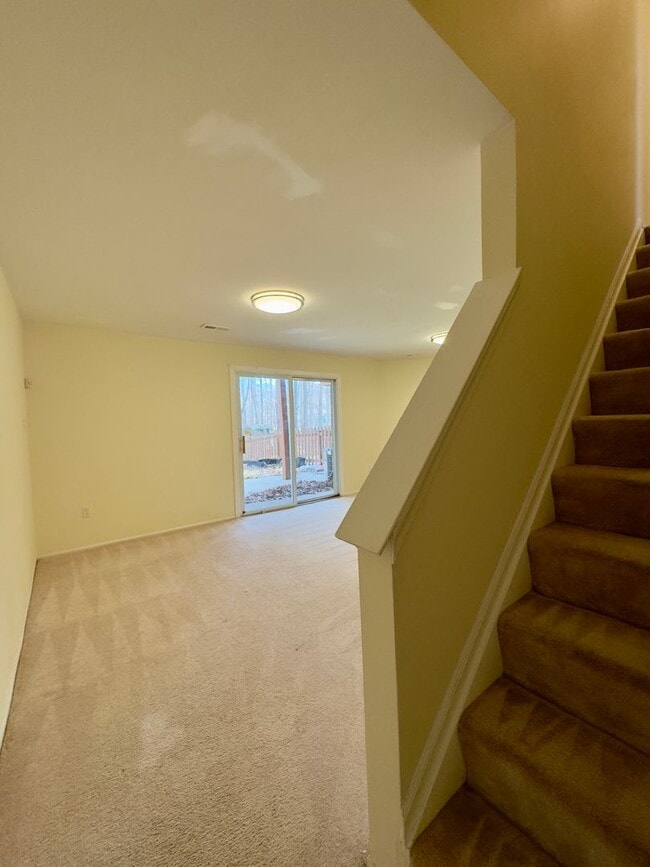 Building Photo - Spacious 4Bed/3.5Bath in Woodlawn